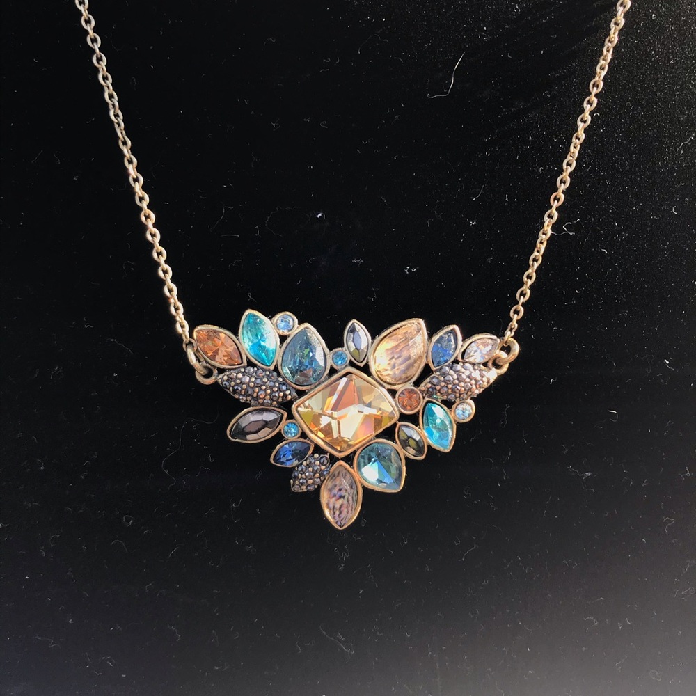 🆕 Stunning Chloe+Isabel Goldtone Gem Necklace